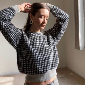 Vintage Houndstooth grey wool sweater, petite
